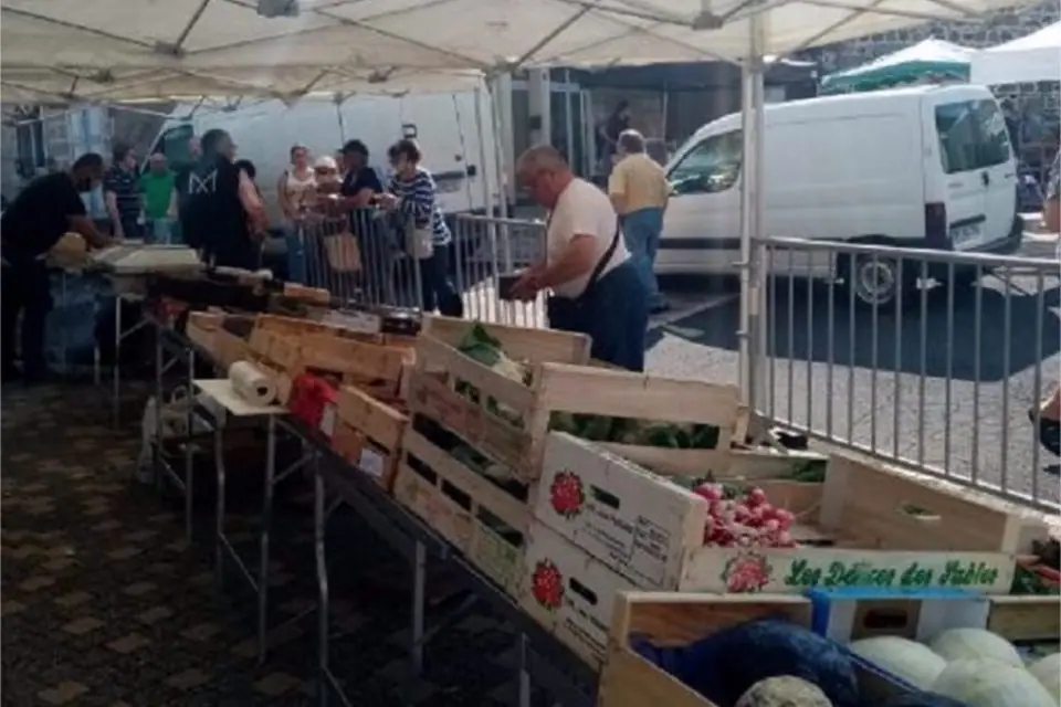 Marché du Centre à Neussargues-Moissac (15)