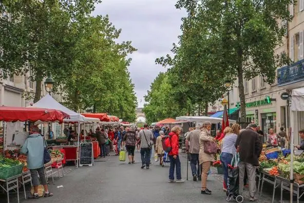 Marché du Centre à Rochefort (17)