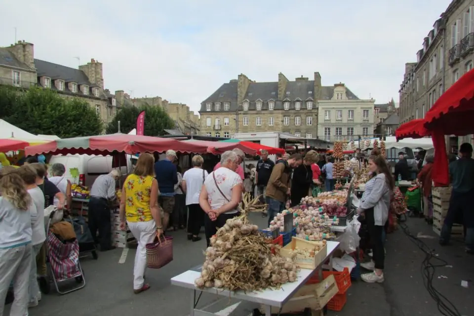 Marché du Centre à Dinan (22)
