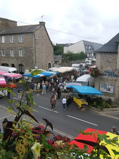 Marché du Centre à Plancoët (22)