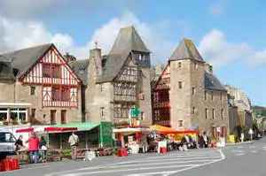 Marché du Centre à Tréguier (22)