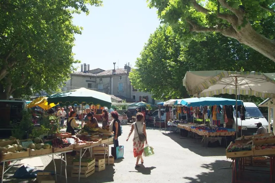 Marché du Centre à Bourdeaux (26)