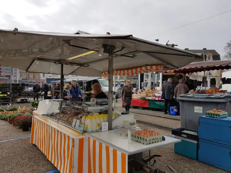 Marché du Centre à Brionne (27)