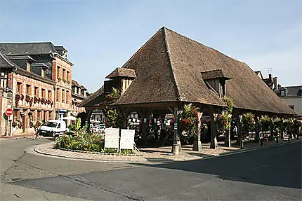 Marché de la Halle à Lyons-la-Forêt (27)