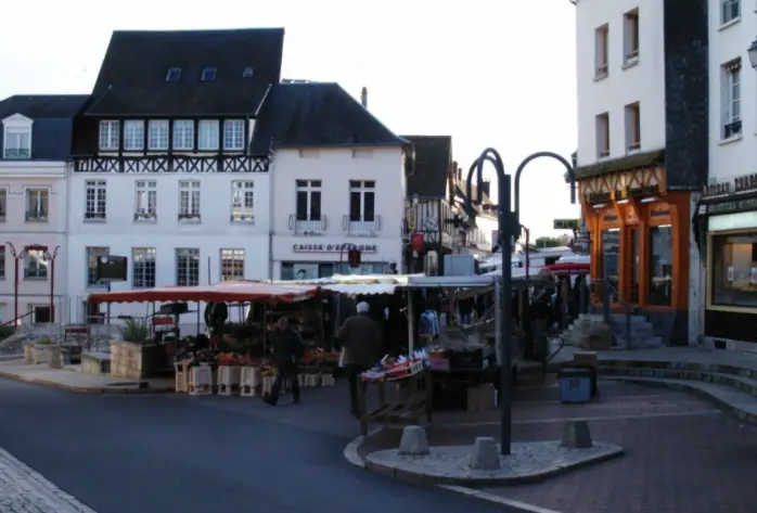 Marché du Centre à Pont-de-l'Arche (27)
