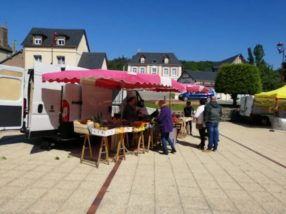 Marché du Centre à Serquigny (27)