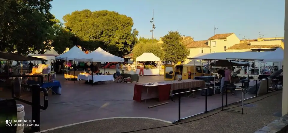 Marché du Centre à Milhaud (30)