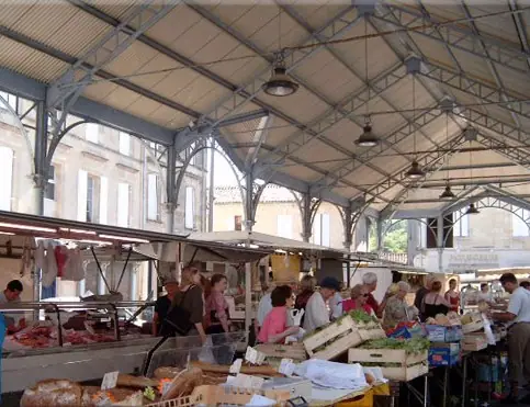 Marché du Centre à Branne (33)
