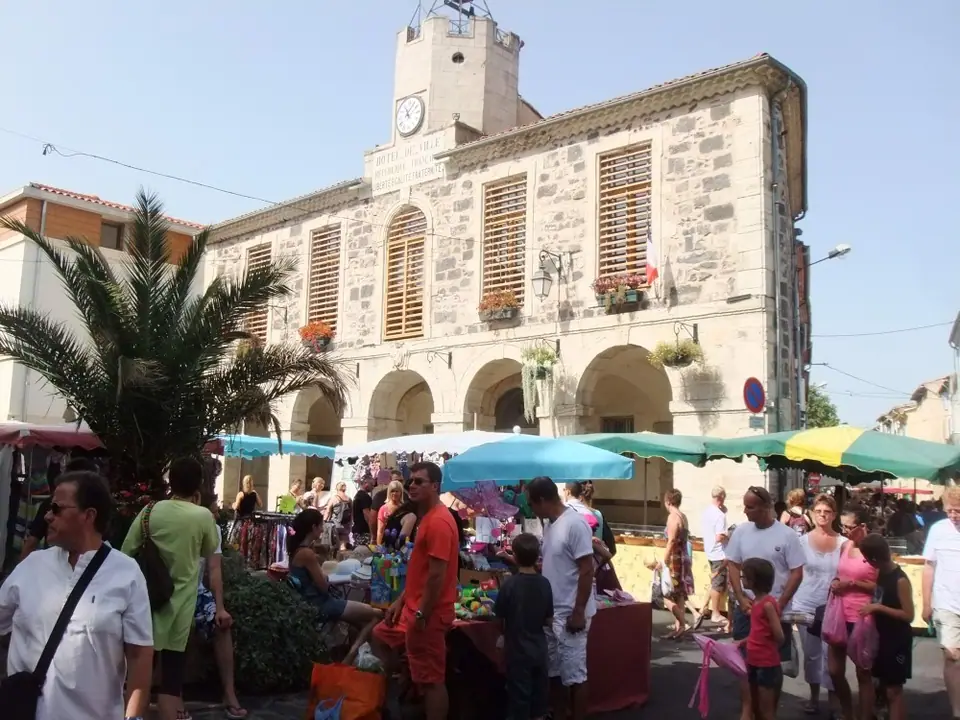 Marché du Centre à Bessan (34)