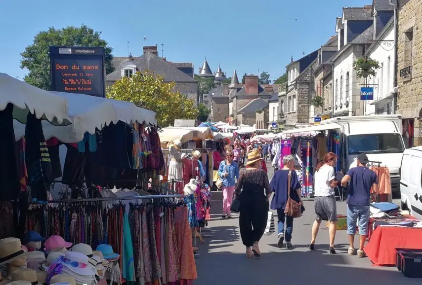 Marché du Centre à Combourg (35)