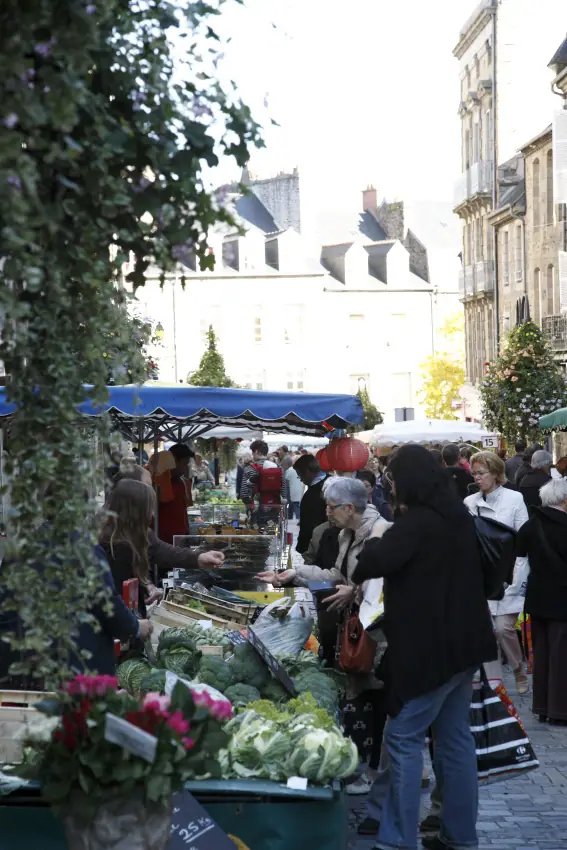 Marché du Beffroi à Fougères (35)
