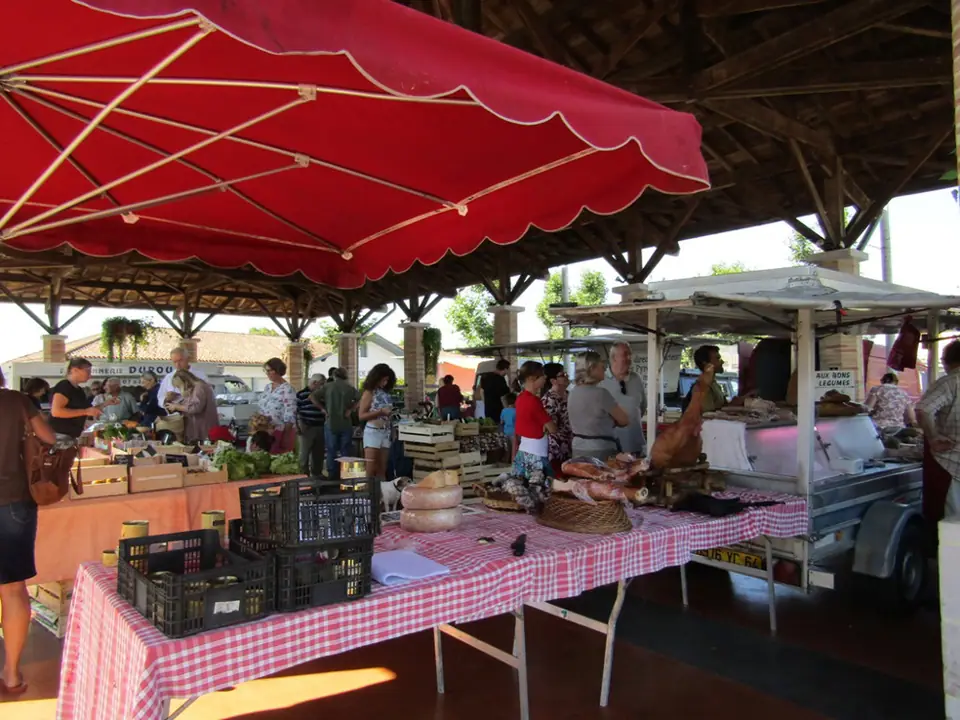 Marché du centre à Montfort-en-Chalosse (40)