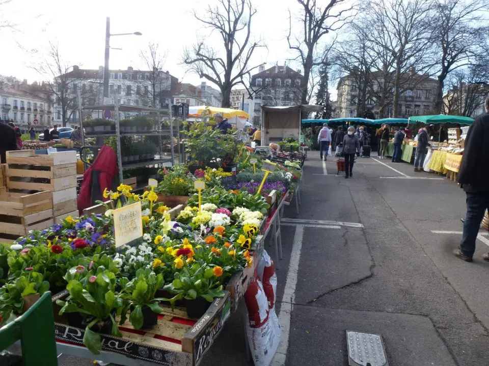 Marché Place Albert Thomas à Saint-Étienne (42)