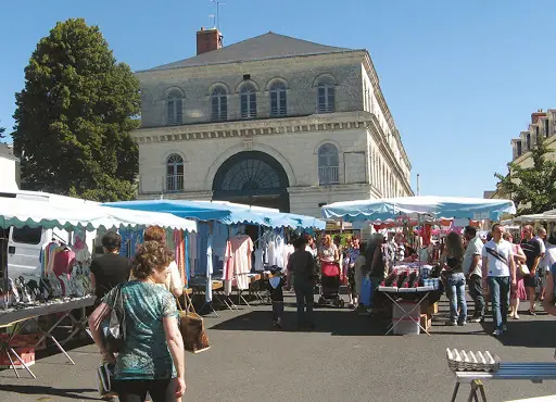 Grand Marché à Beaufort en Vallee (49)