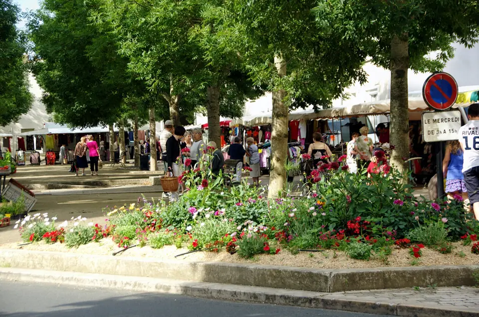 Marché du centre au May-sur-Èvre (49)