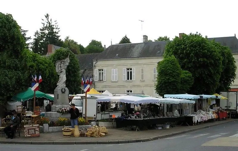 Marché du Centre à Montsoreau (49)