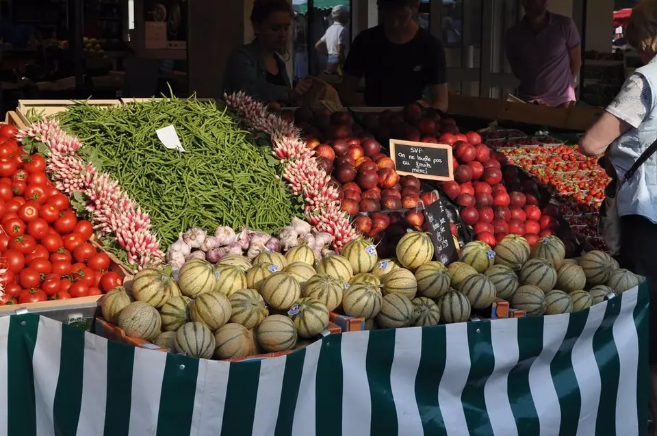 Marché du centre à Morannes (49)