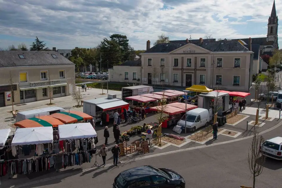 Marché du centre à St Sylvain d'Anjou (49)