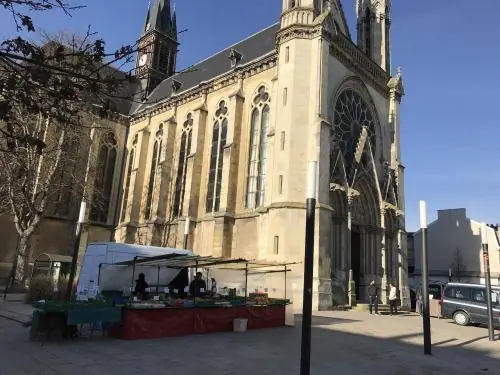 Marché Saint-Thomas à Reims (51)