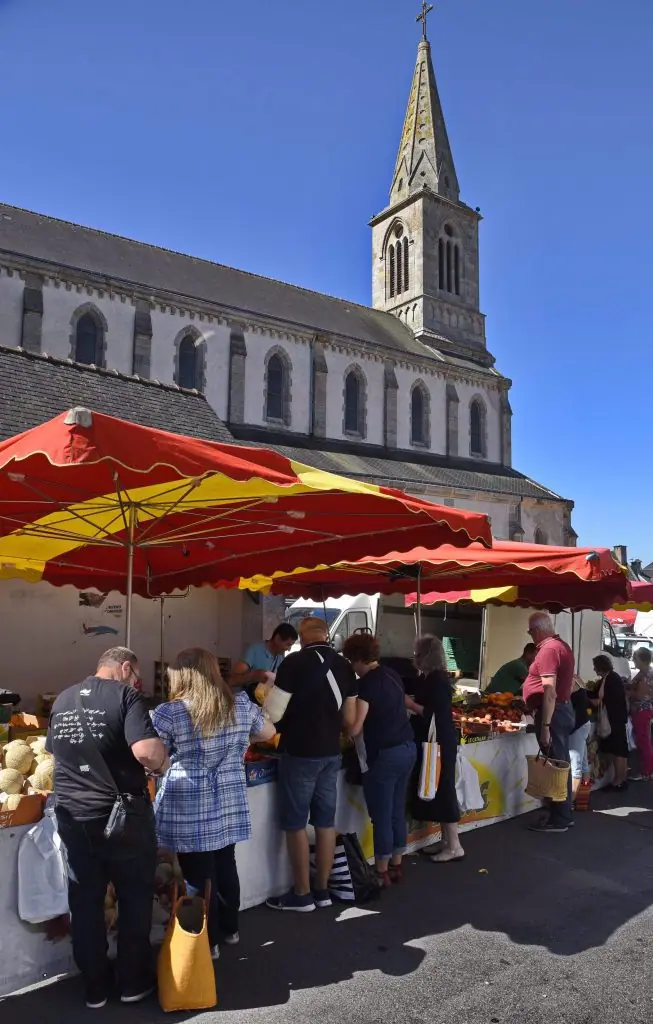 Marché du Centre à La Roche-Bernard (56)