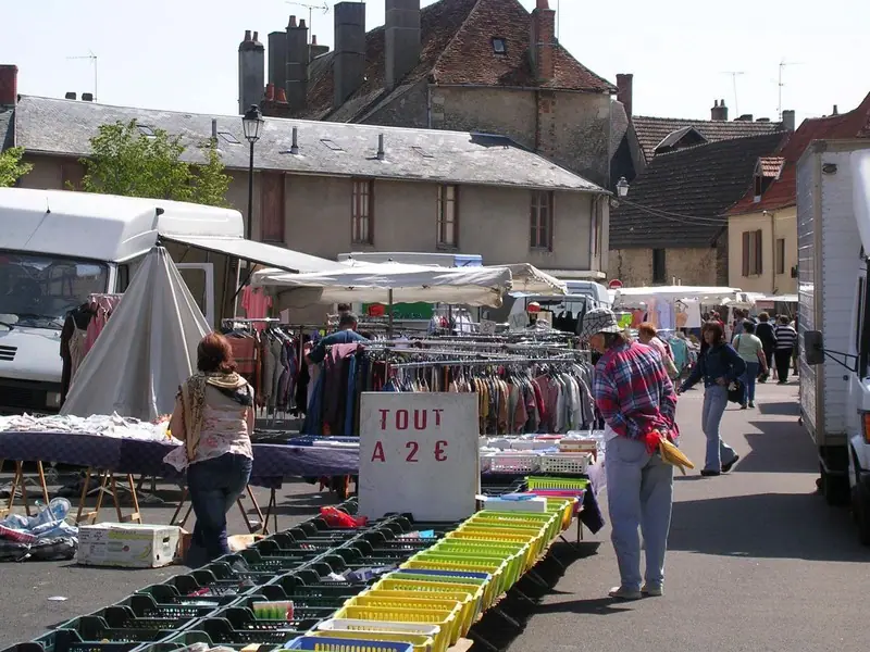Marché du Centre à Saint-Pierre-le-Moûtier (58)