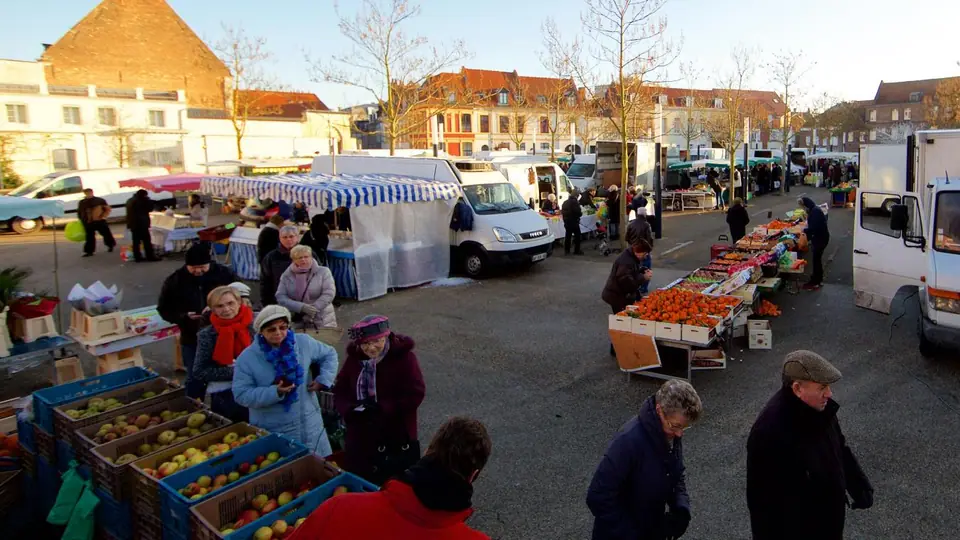 Marché Place Saint Amé à Douai (59)