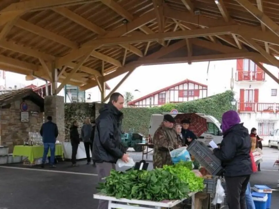 Marché du Centre à Ascain (64)