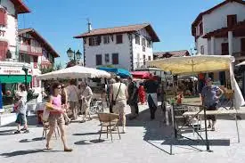 Marché du Centre à Cambo-les-Bains (64)