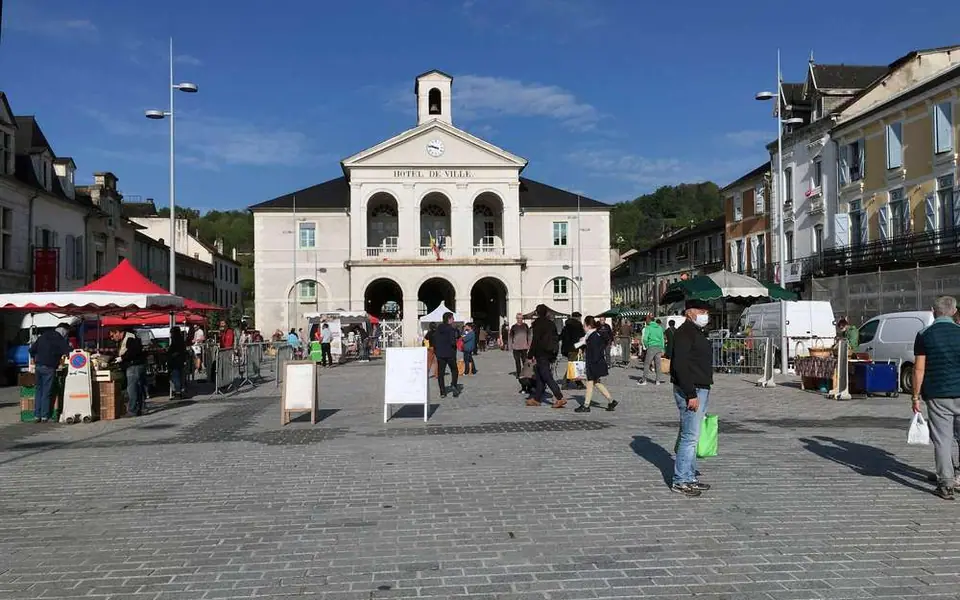 Marché des Halles à Nay (64)