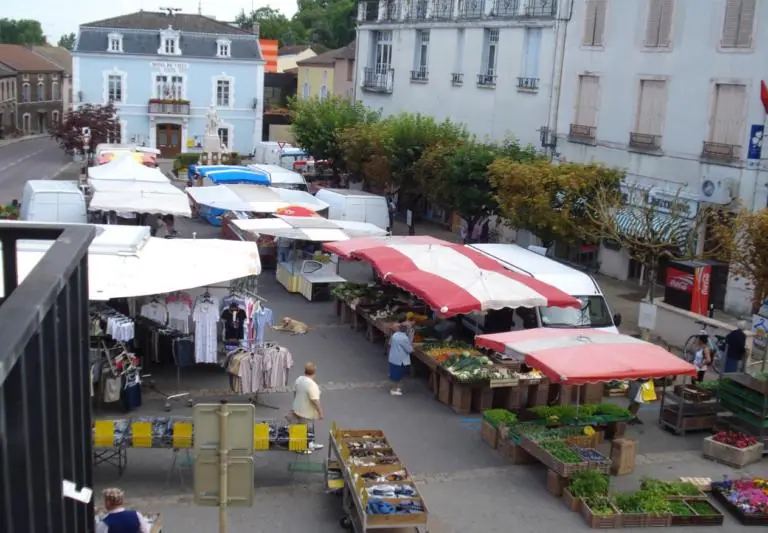 Marché du Centre à Cuisery (71)