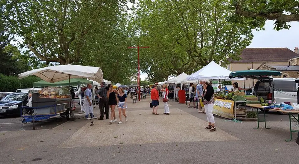 Marché du Centre à Gueugnon (71)