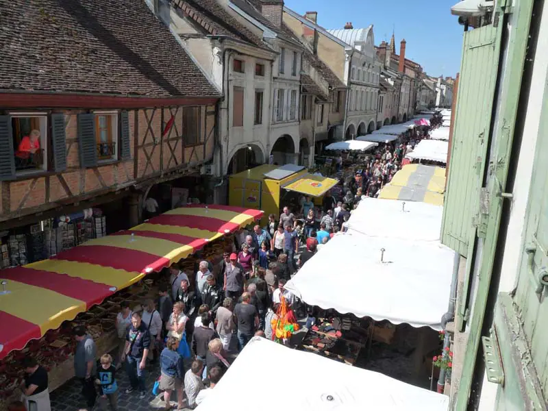 Marché du Centre à Louhans (71)