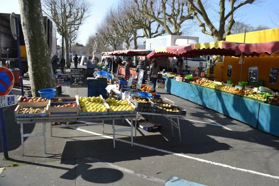 Marché du Centre à Montceaux les Mines (71)