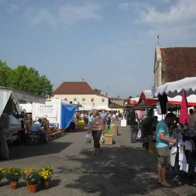 Marché du Centre à Saint-Germain-du-Bois (71)