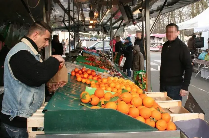 Marché du centre à Saint-Arnoult-en-Yvelines (78)
