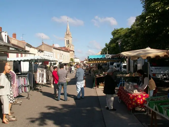 Marché du Centre à Thénezay (79)