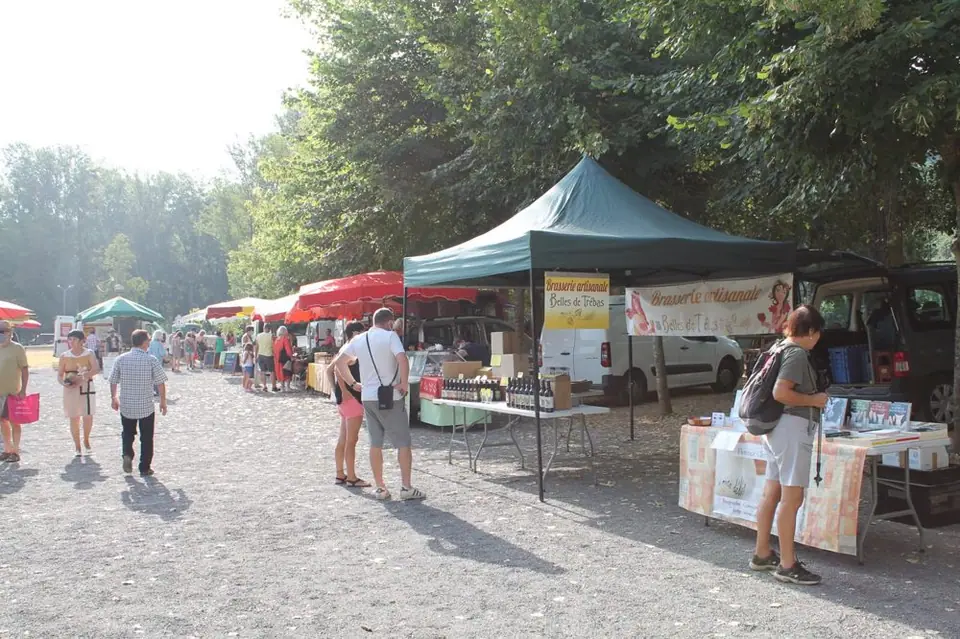Marché du centre à Trébas (81)