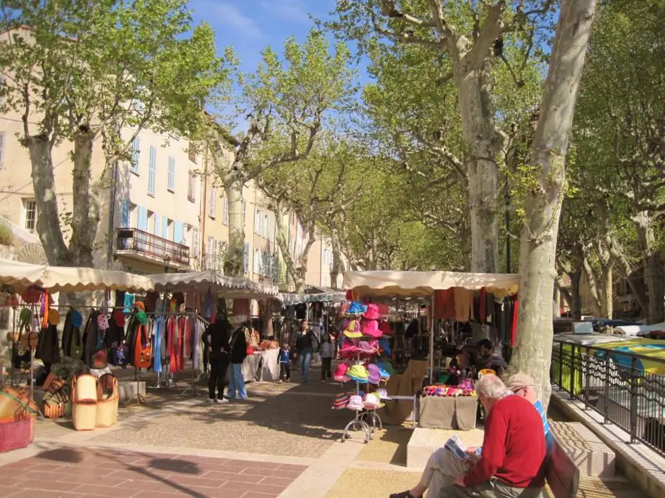Marché du Centre à Cotignac (83)