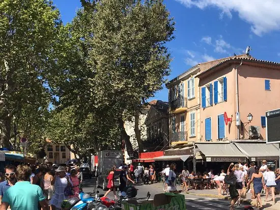 Marché des Lices à Saint-Tropez (83)