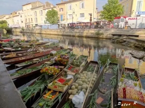 Marché Flottant à L'Isle sur Sorgue (84)
