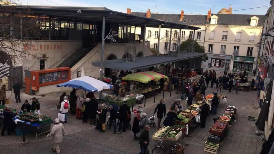 Marché Place Dupleix à Châtellerault (86)