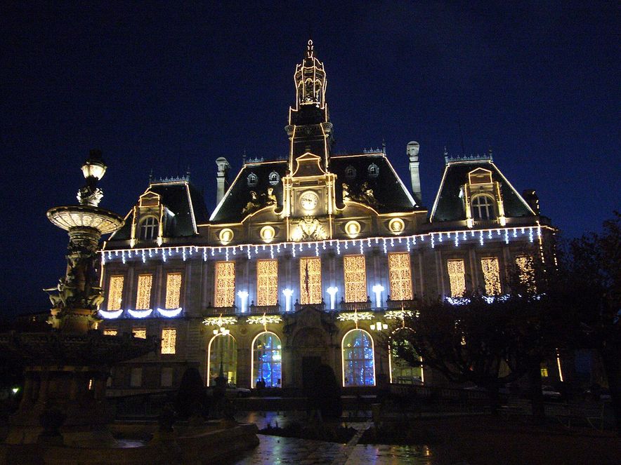 L’hôtel de ville de Limoges décoré pour Noël