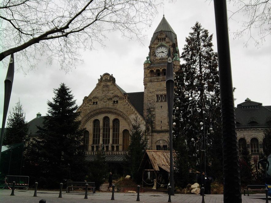 Marché de Noël devant la gare de Metz (2011)