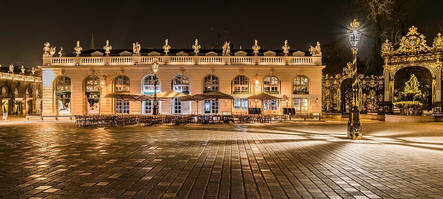 La place Stanislas à Nancy, de nuit