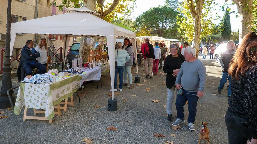 Étals du marché de Noël de Saint-Étienne (novembre 2023)