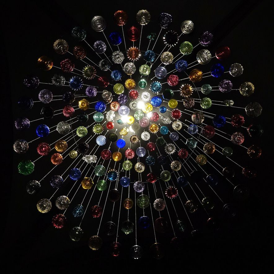 Lustre de boules de Noël en verre de Meisenthal à Sélestat